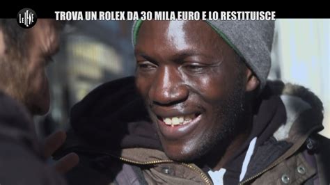 senegalese restituisce rolex|Modou, l'ambulante che ha restituito il rolex da 30mila euro .